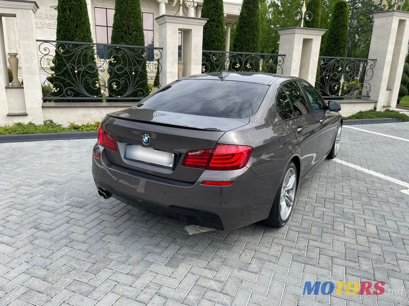 2011' BMW 5 Series photo #2