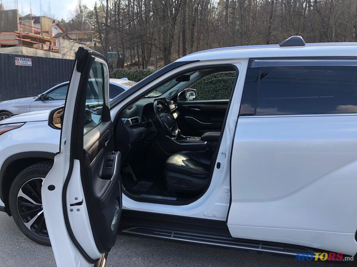 2022' Toyota Highlander photo #6