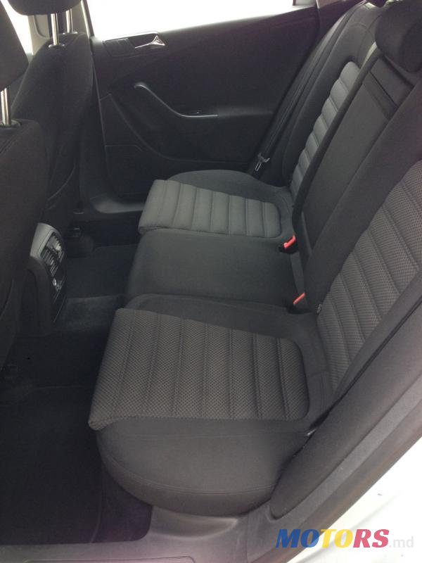 2007' Volkswagen Passat photo #5