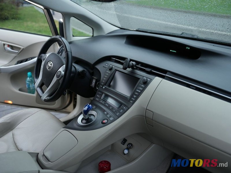 2010' Toyota Prius photo #5