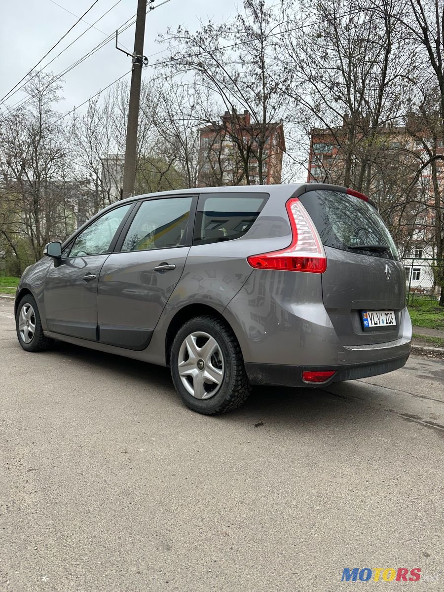 2013' Renault Grand Scenic photo #3