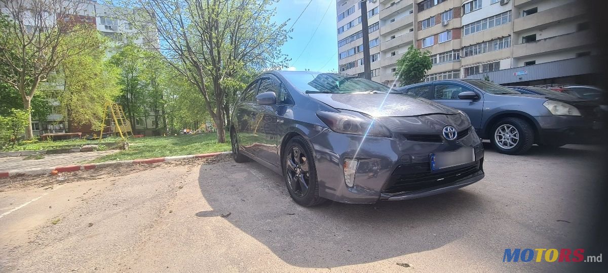 2012' Toyota Prius photo #3