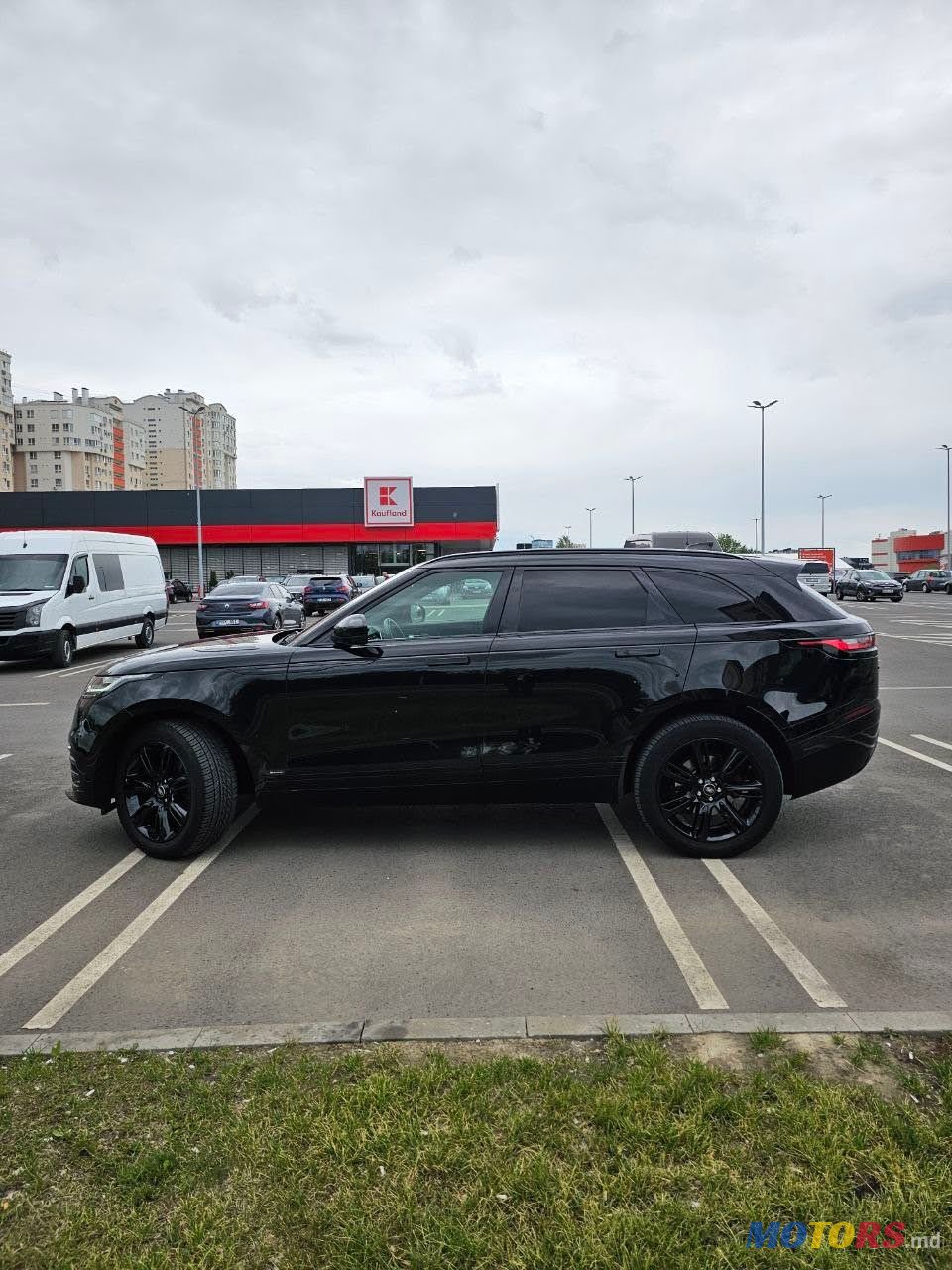 2020' Land Rover Range Rover Velar photo #2