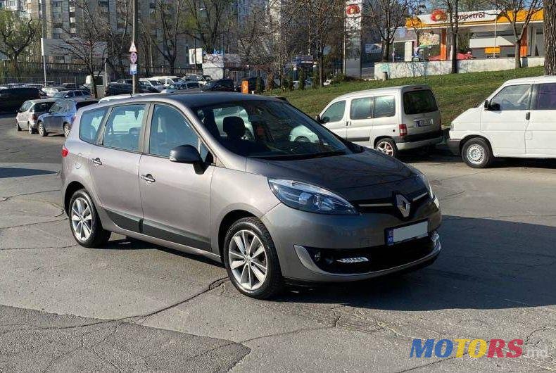 2013' Renault Grand Scenic photo #1