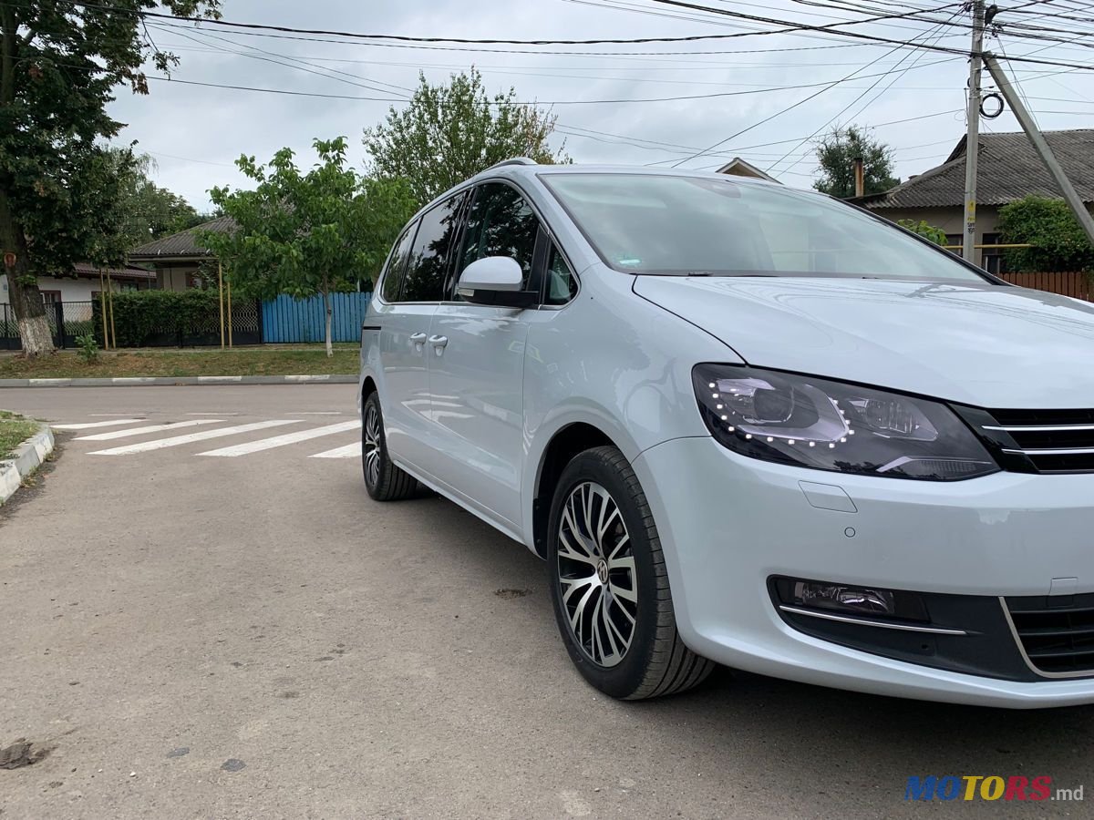 2019' Volkswagen Sharan photo #3