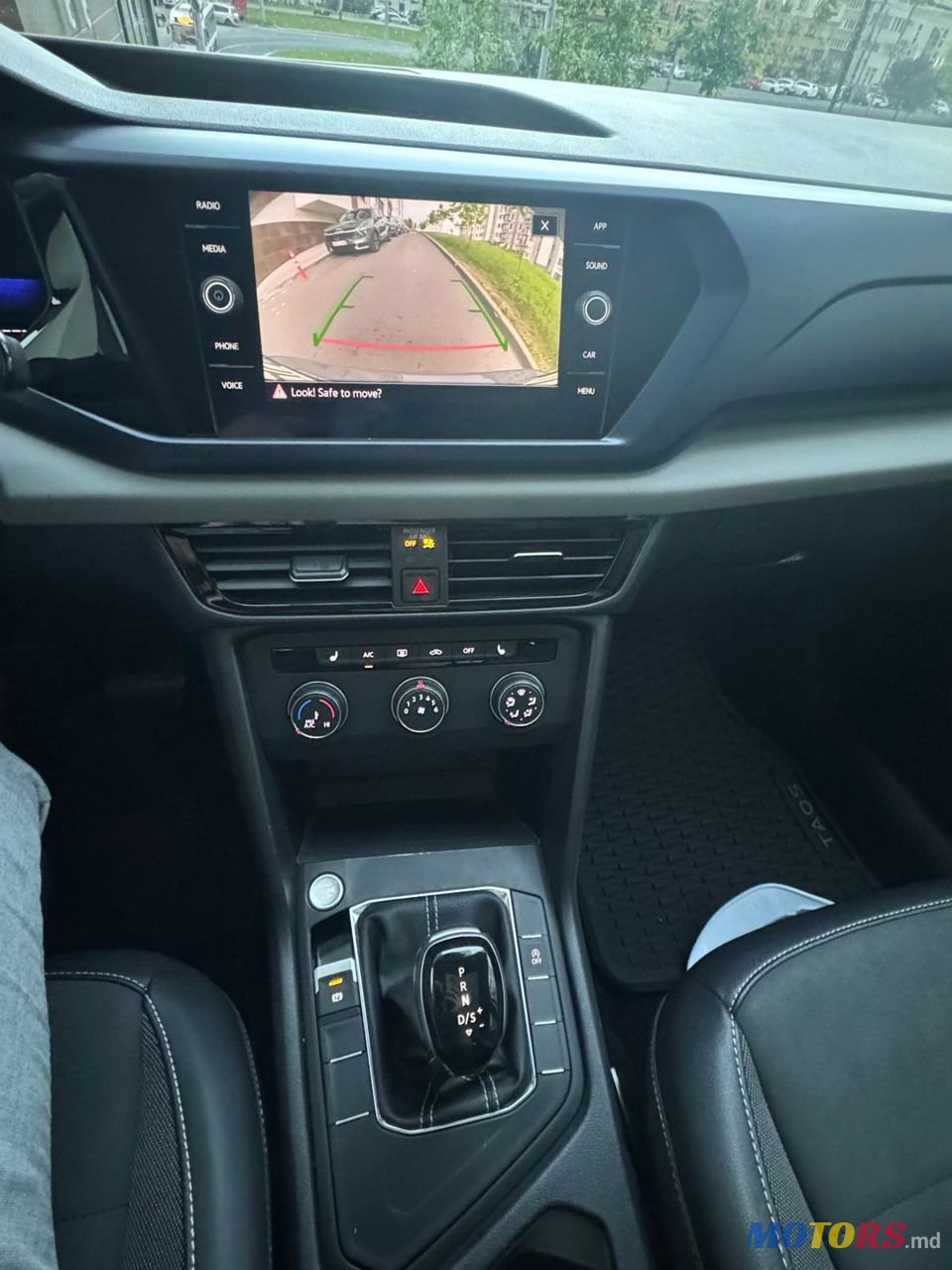 2021' Volkswagen Taos photo #4