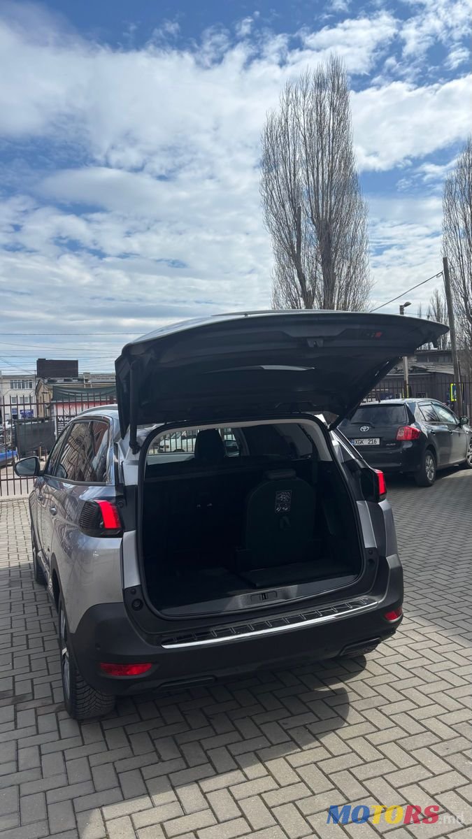 2019' Peugeot 5008 photo #6