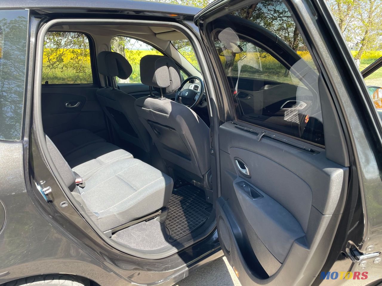 2009' Renault Scenic photo #6