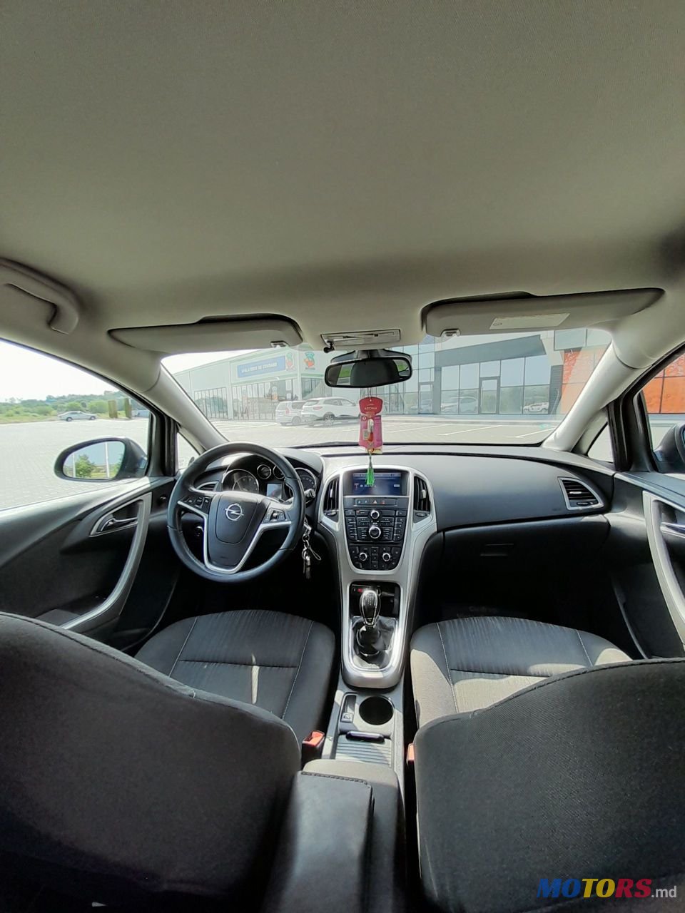 2011' Opel Astra photo #3