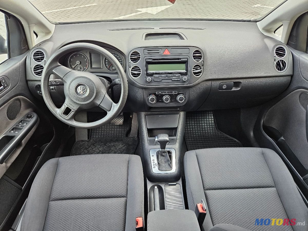 2011' Volkswagen Golf Plus photo #3