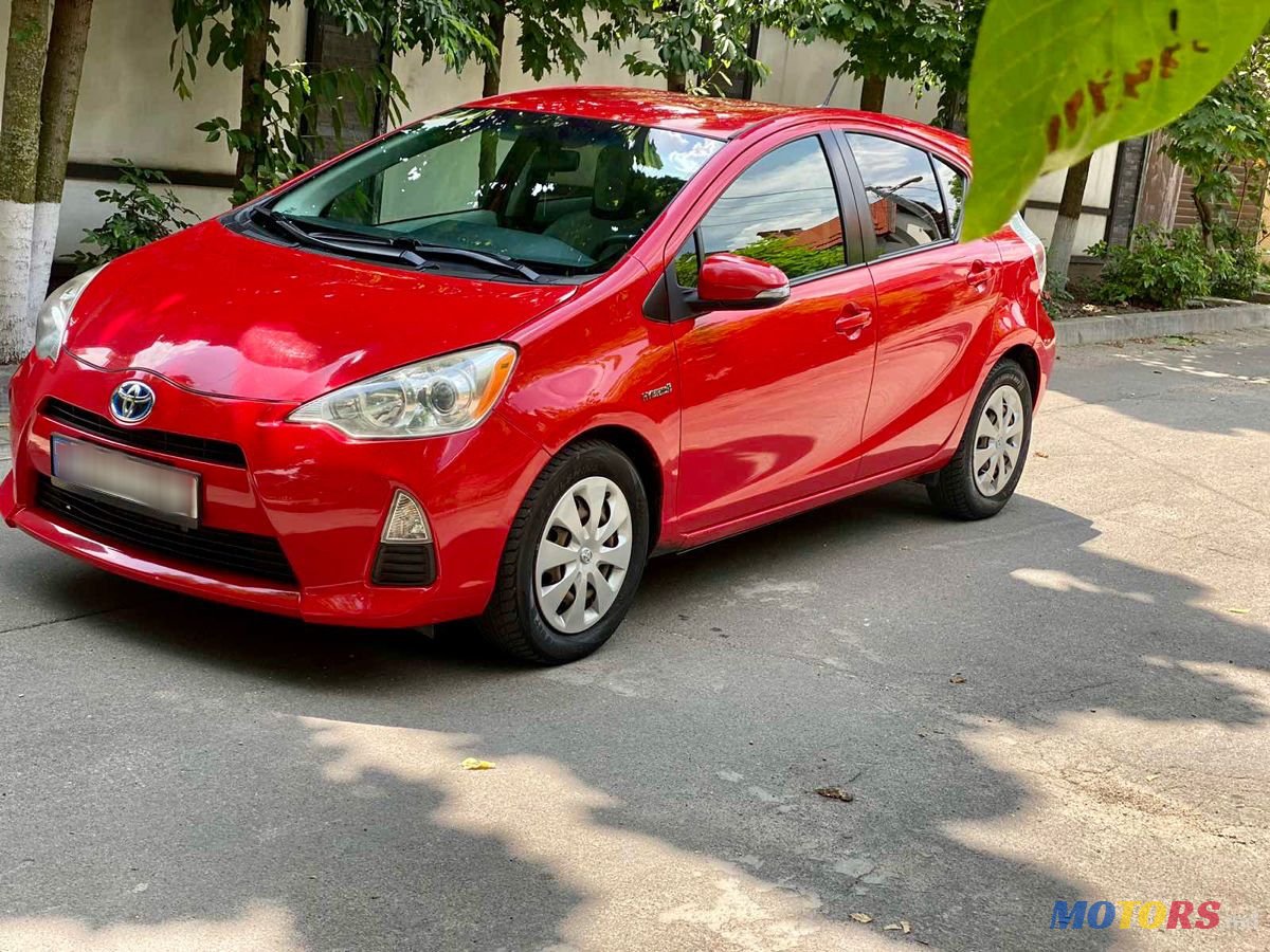 2016' Toyota Prius c photo #3