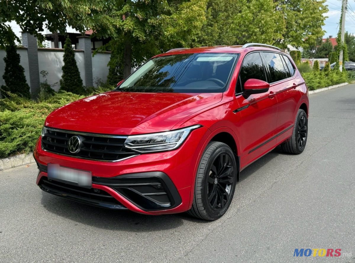2023' Volkswagen Tiguan photo #2