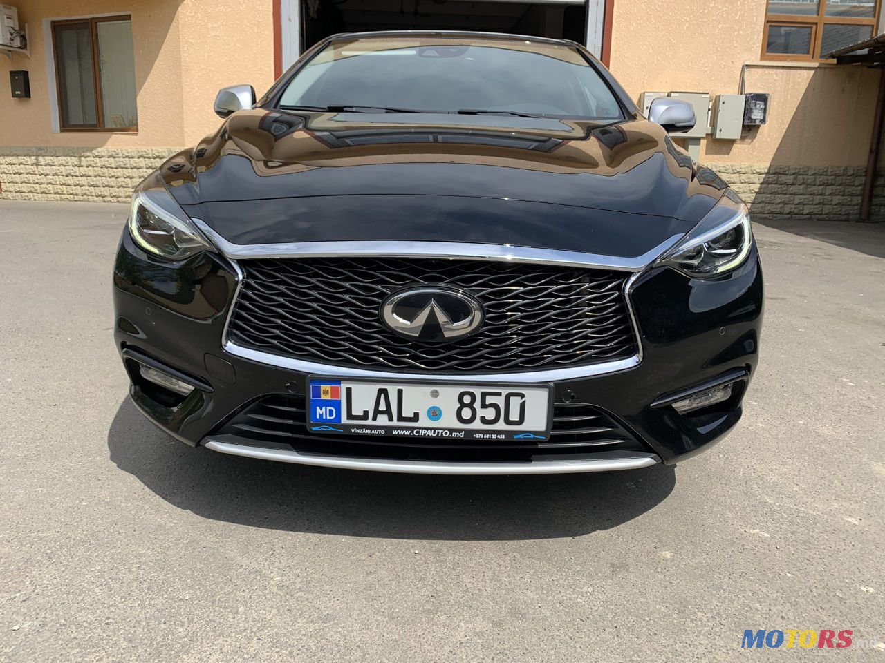 2016' Infiniti Qx30 photo #3