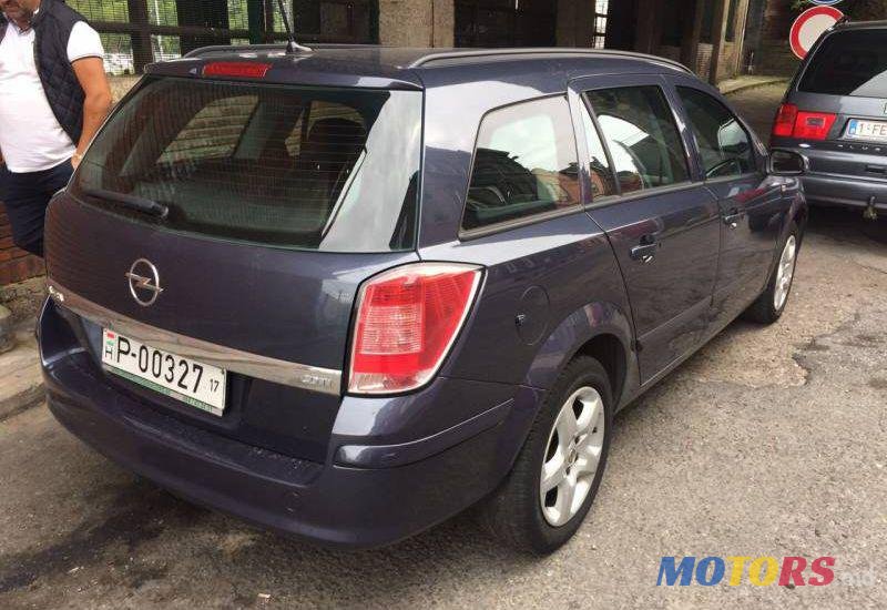 2008' Opel Astra photo #2