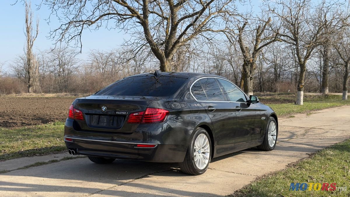 2015' BMW 5 Series photo #5