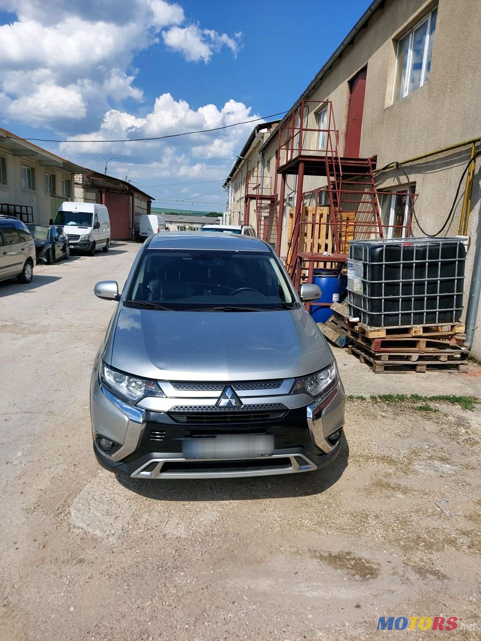 2021' Mitsubishi Outlander photo #3