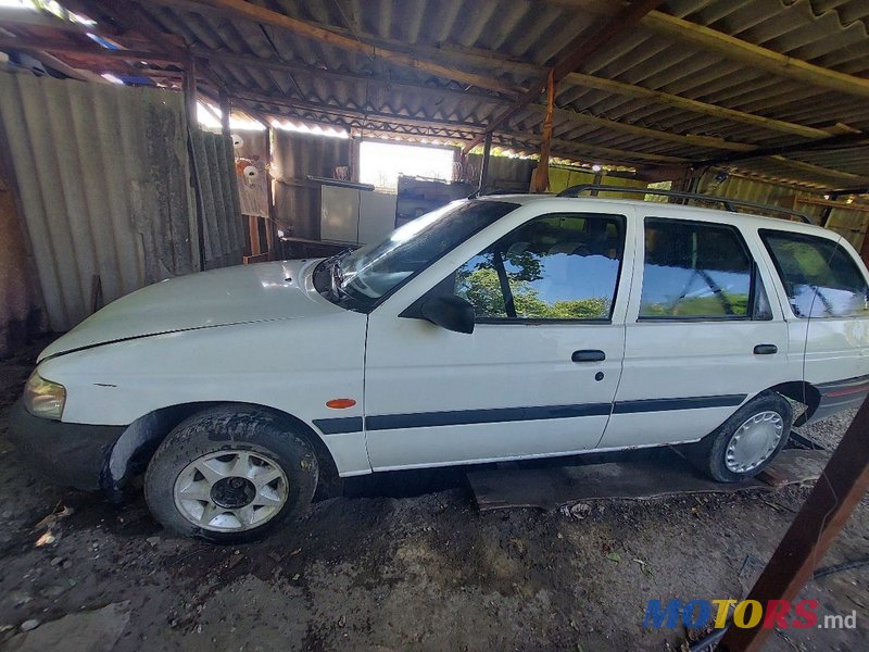 1995' Ford Escort photo #2