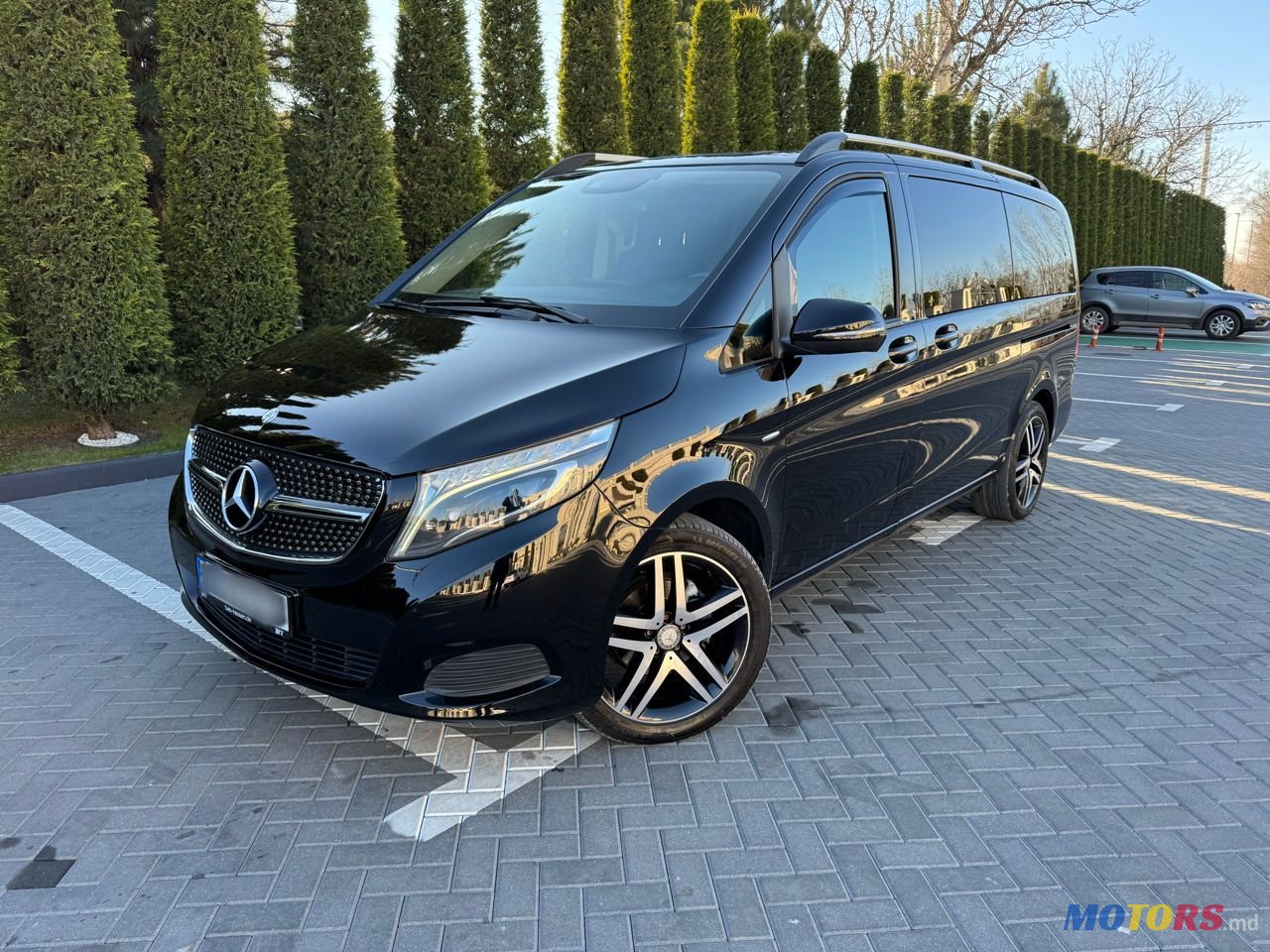 2017' Mercedes-Benz V-Class photo #1
