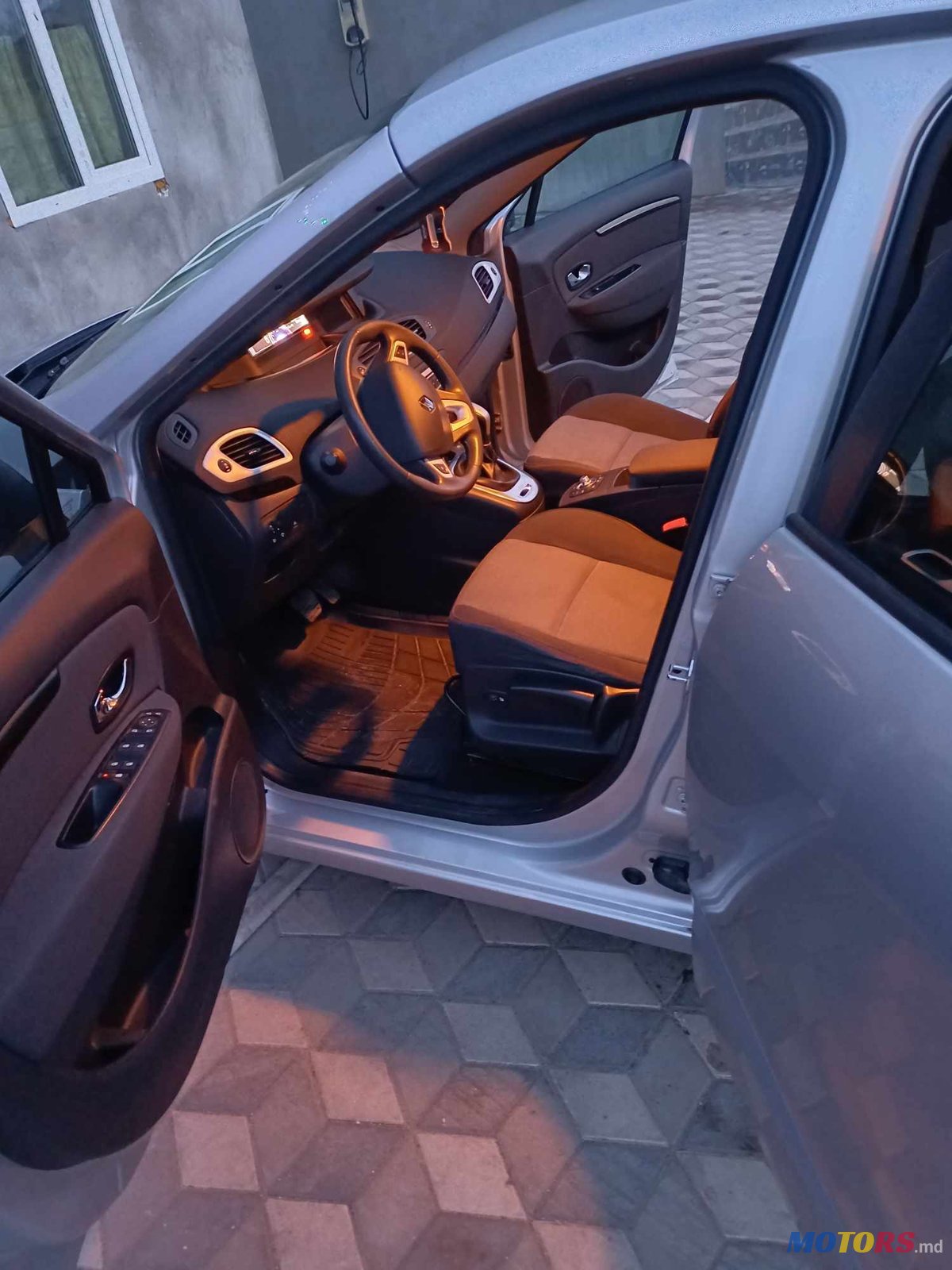 2012' Renault 16 photo #6