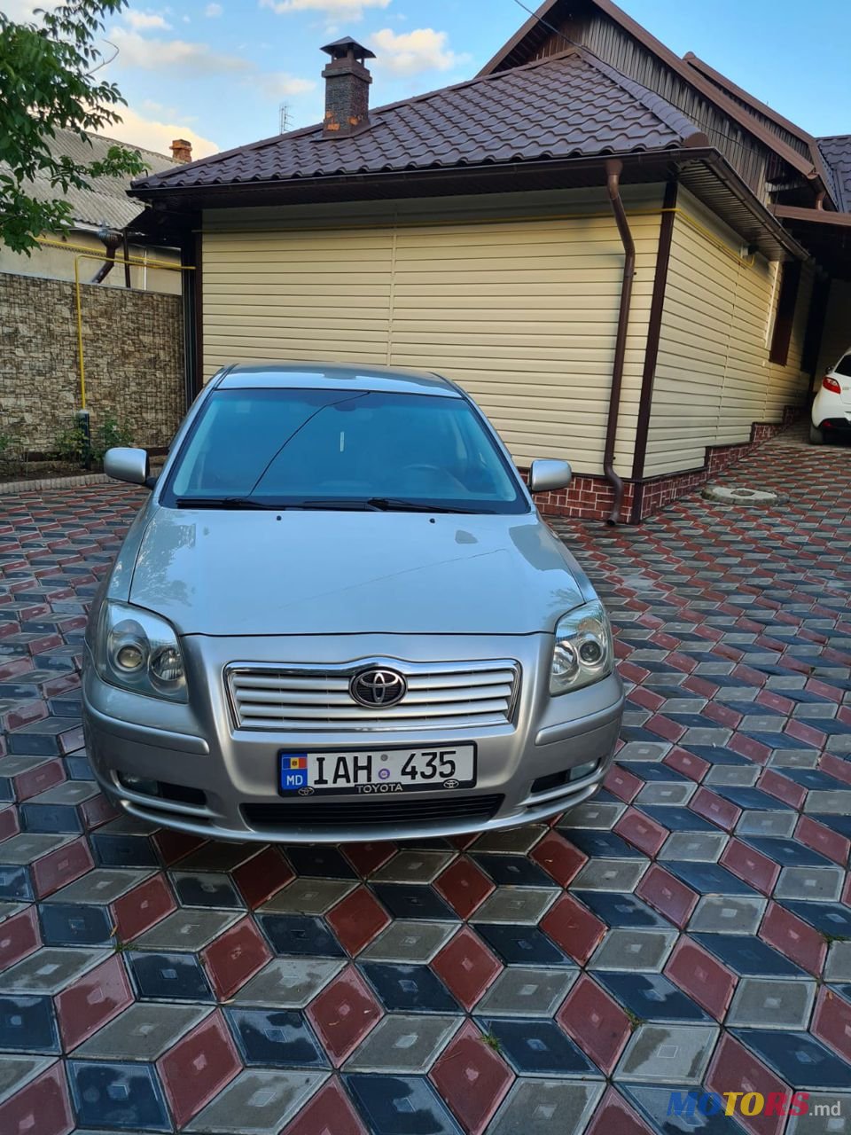 2005' Toyota Avensis photo #1