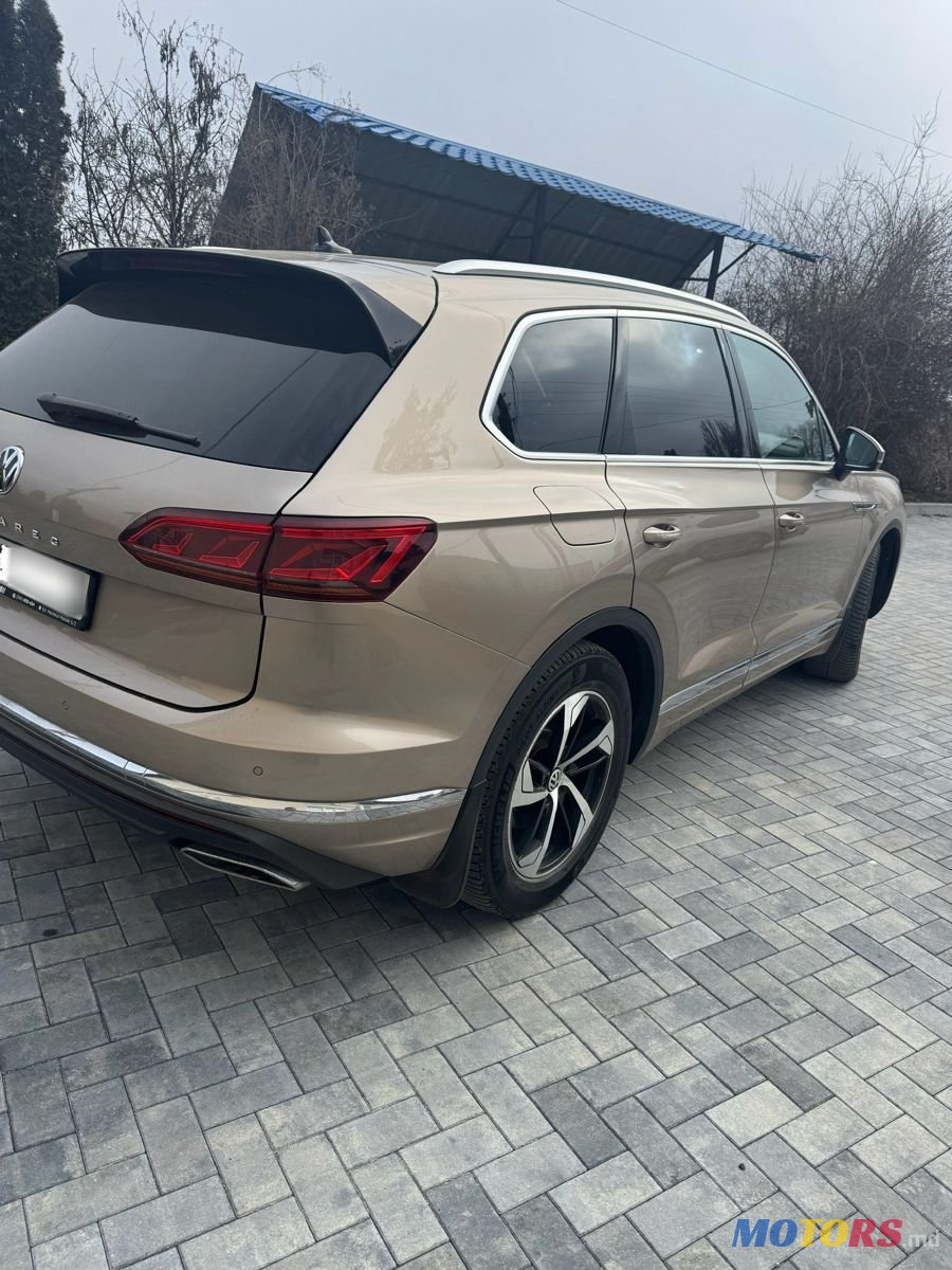 2018' Volkswagen Touareg photo #4