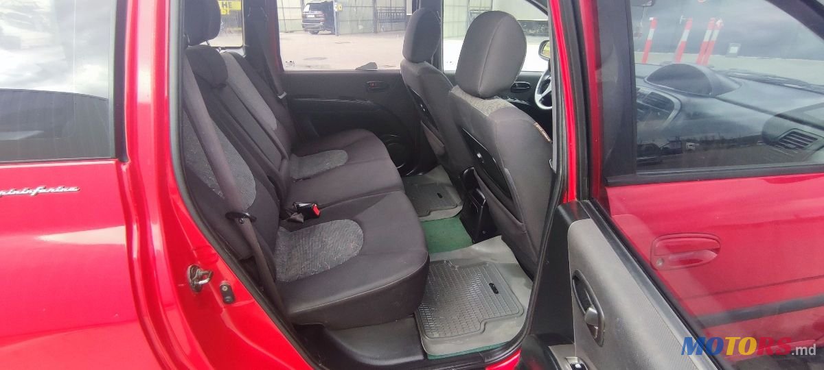 2002' Hyundai Matrix photo #6