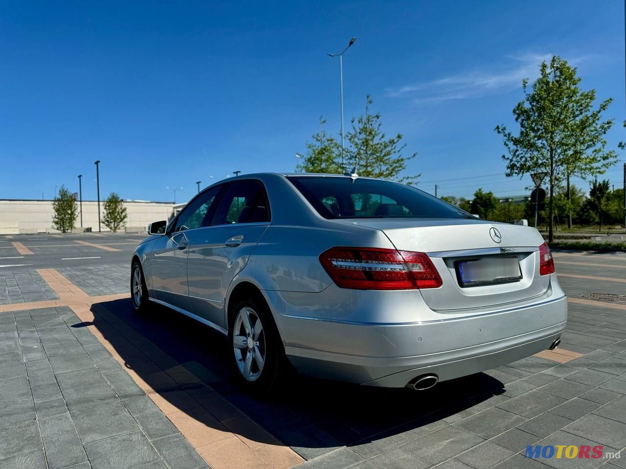 2011' Mercedes-Benz E-Class photo #2