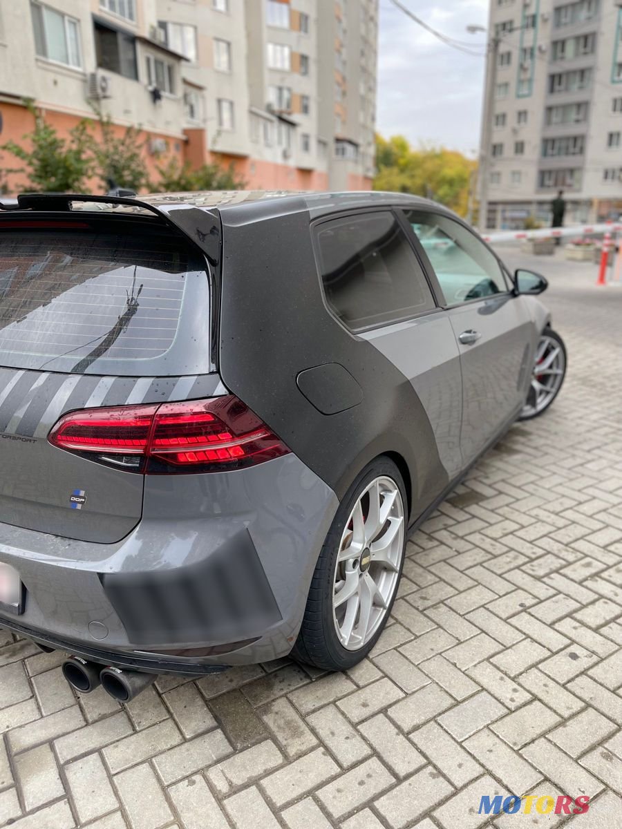 2015' Volkswagen Golf photo #3