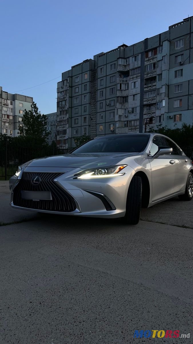 2019' Lexus Es Series photo #2