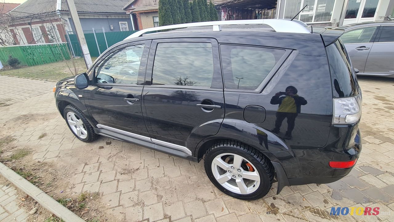 2009' Mitsubishi Outlander photo #3