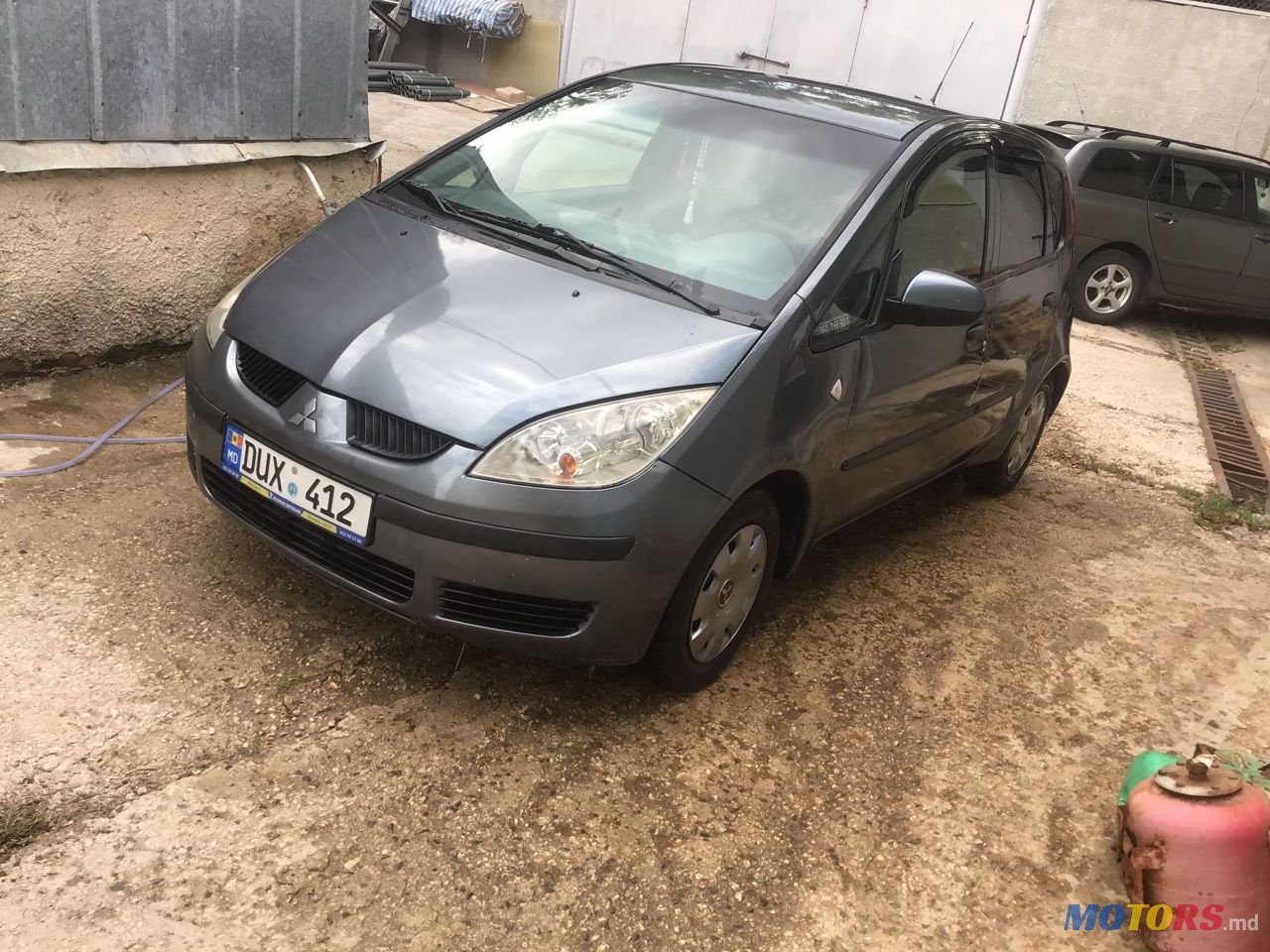 2005' Mitsubishi Colt photo #2