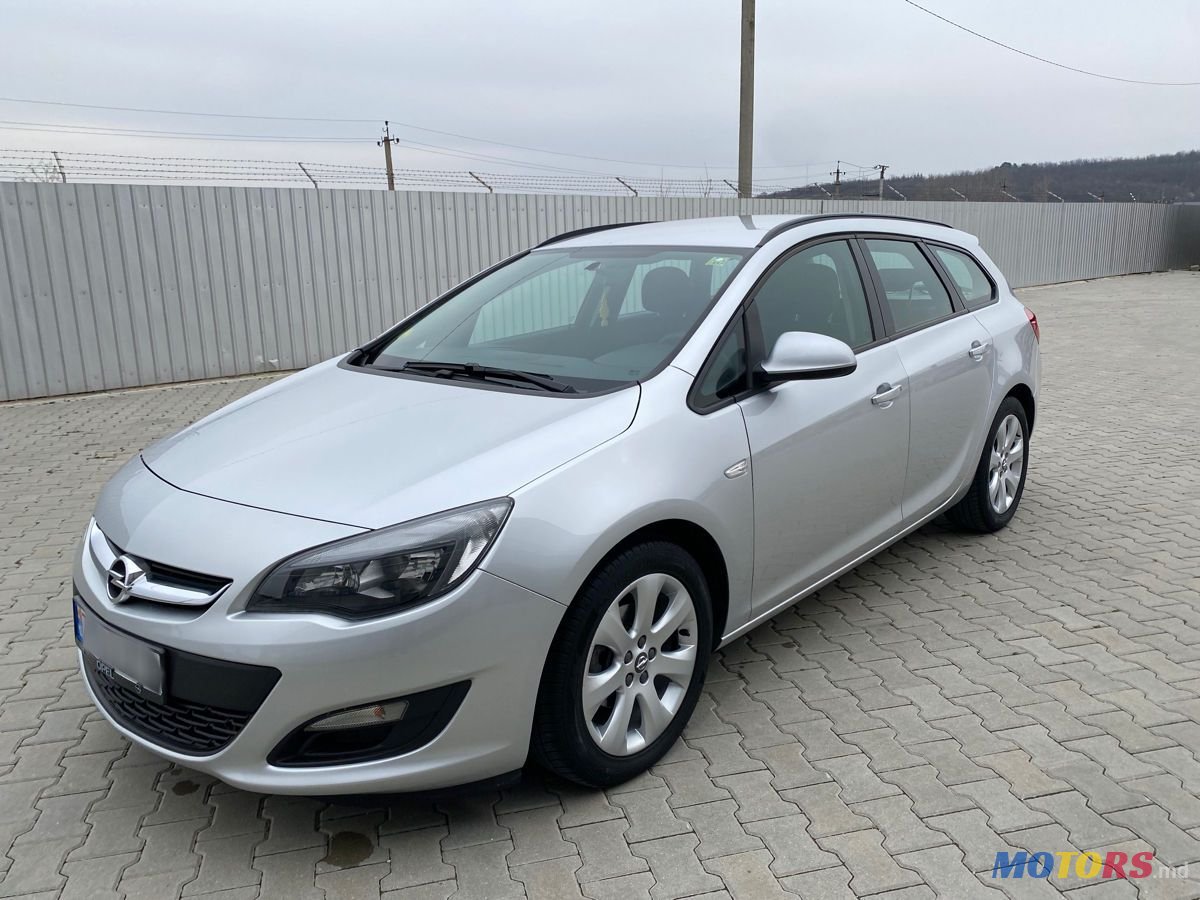 2013' Opel Astra photo #1