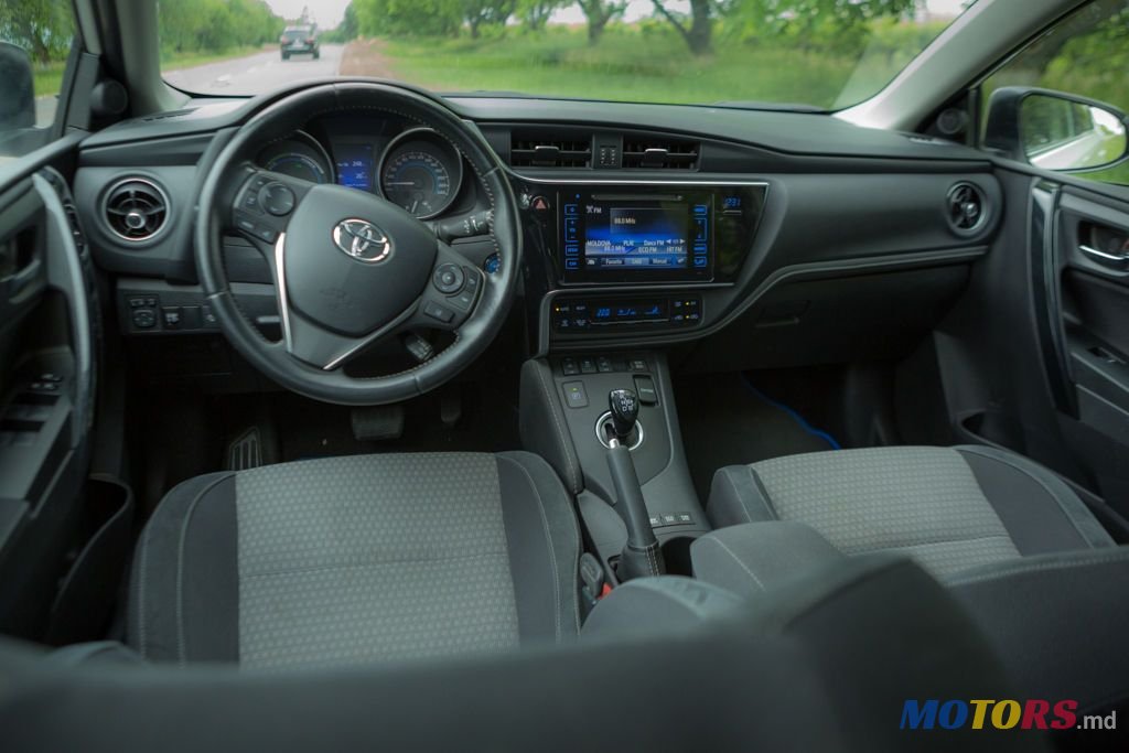 2016' Toyota Auris photo #4