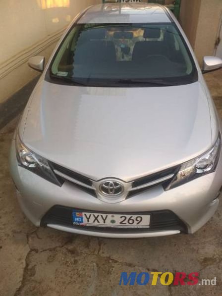 2014' Toyota Auris photo #2