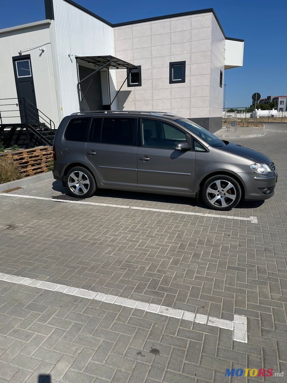 2007' Volkswagen Touran photo #4