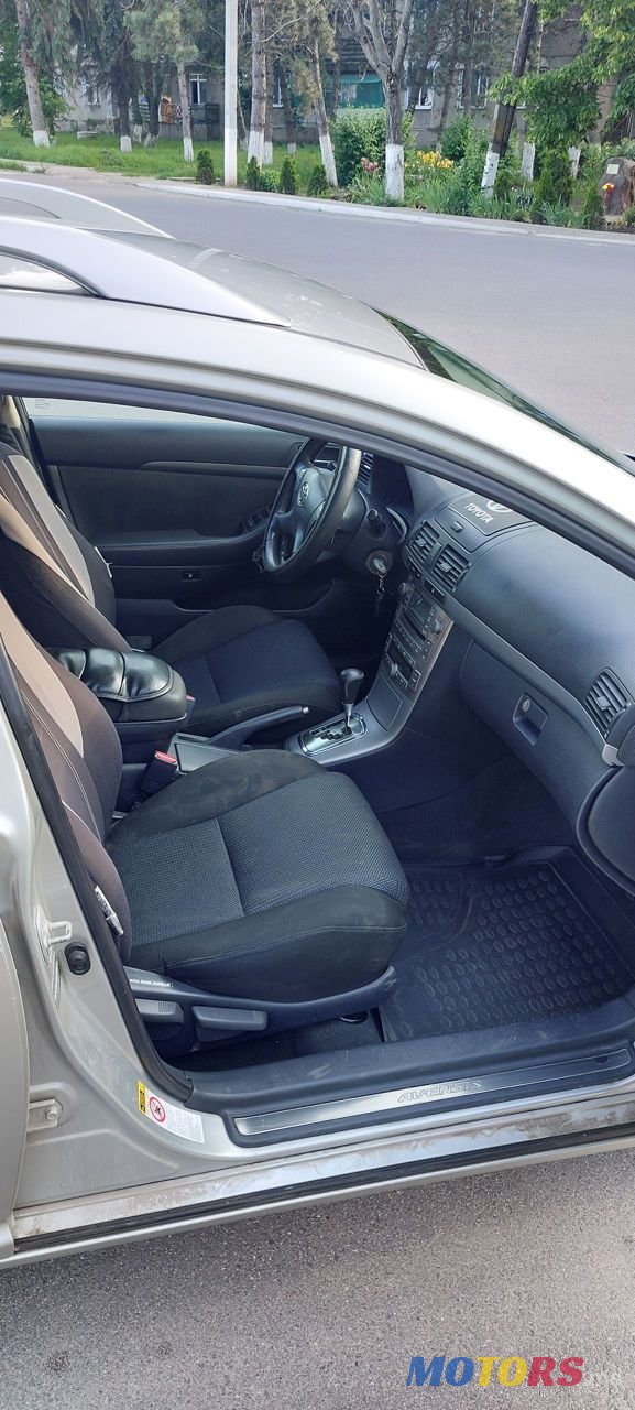 2008' Toyota Avensis photo #4