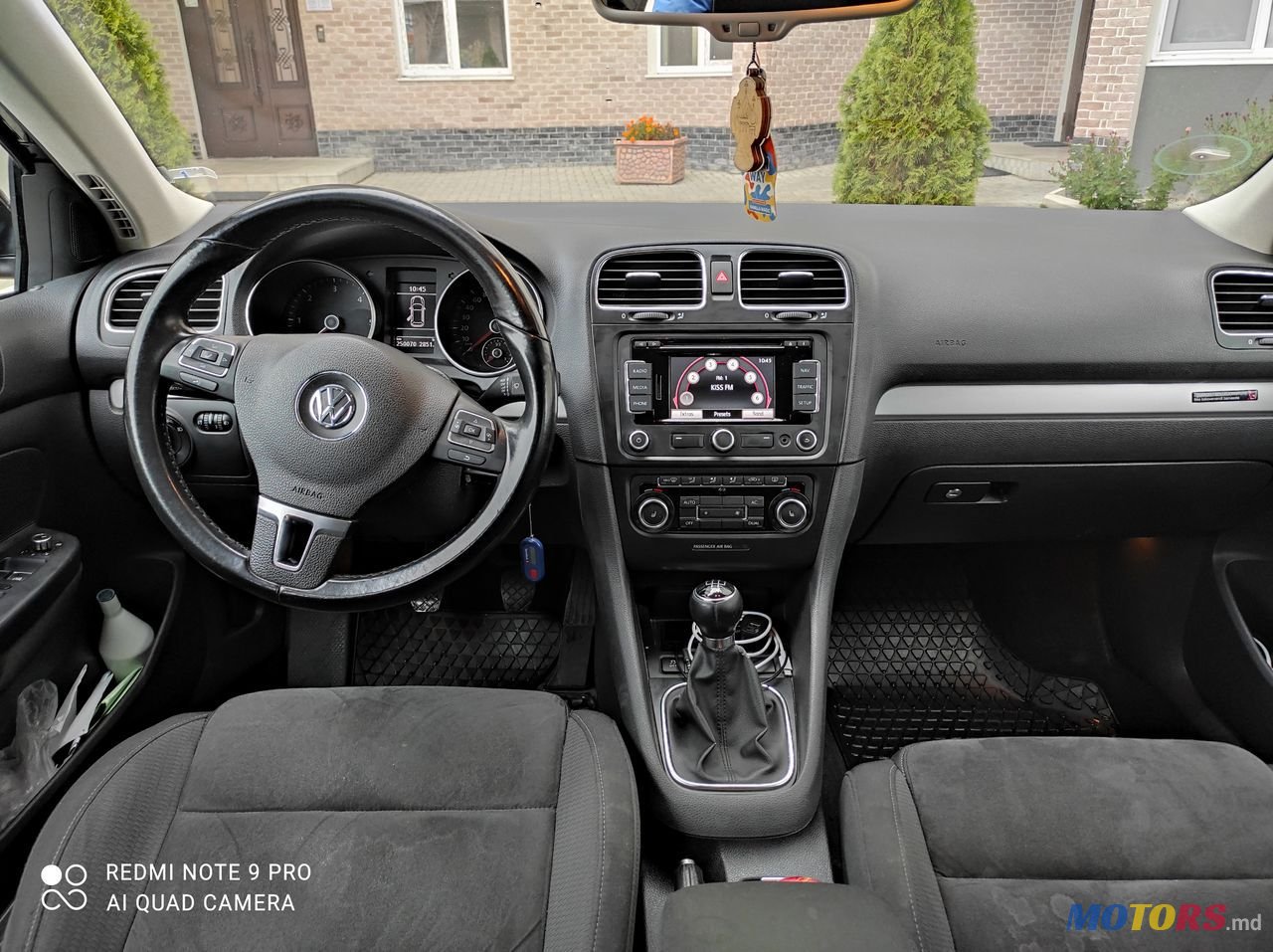 2011' Volkswagen Golf photo #5