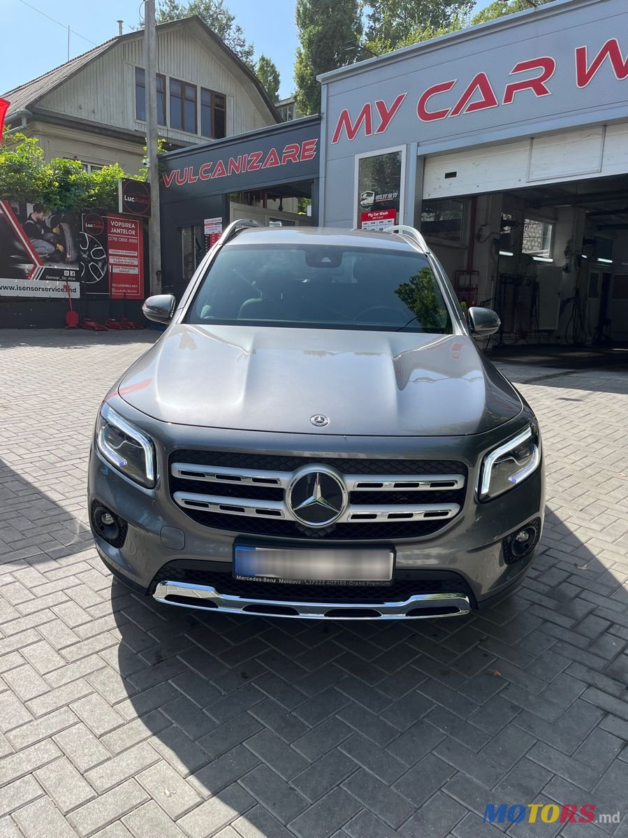2020' Mercedes-Benz GLC photo #2