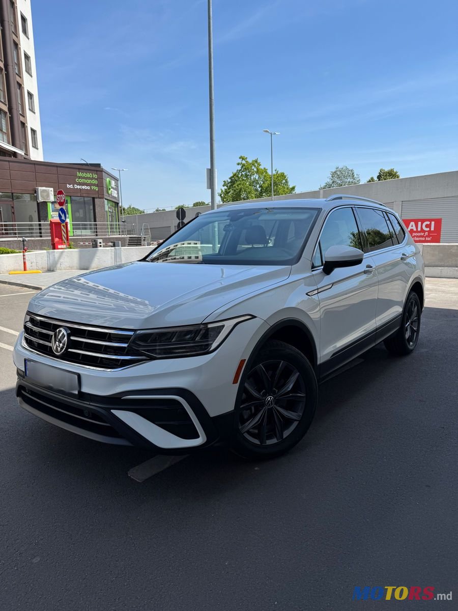 2022' Volkswagen Tiguan photo #1