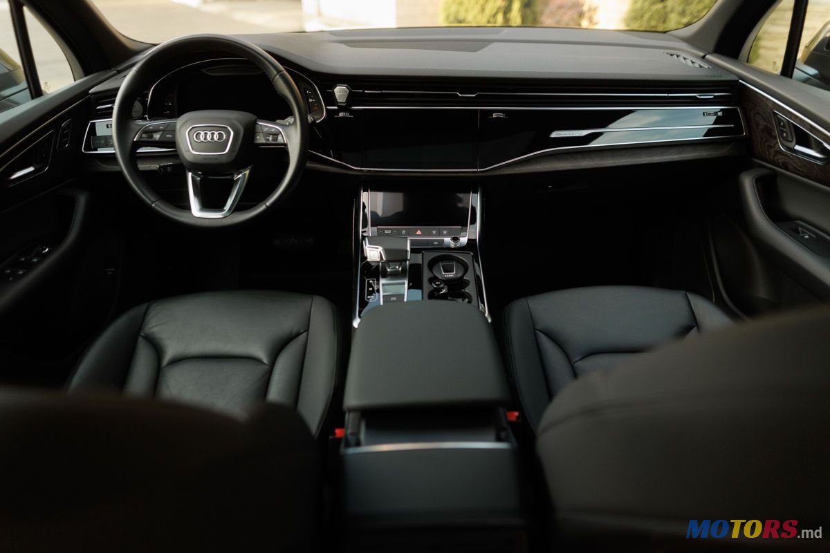 2020' Audi Q7 photo #5