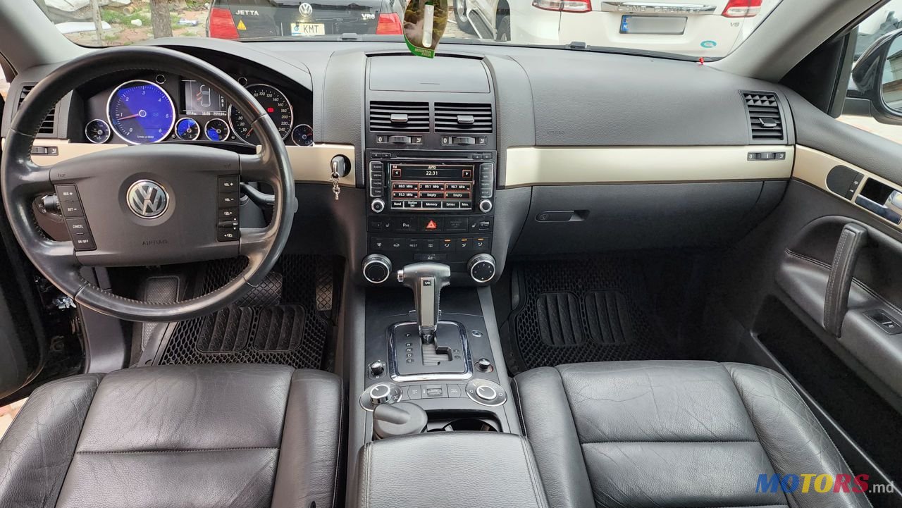 2005' Volkswagen Touareg photo #5