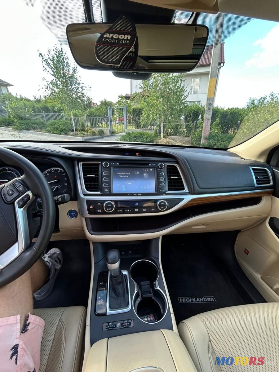 2016' Toyota Highlander photo #6