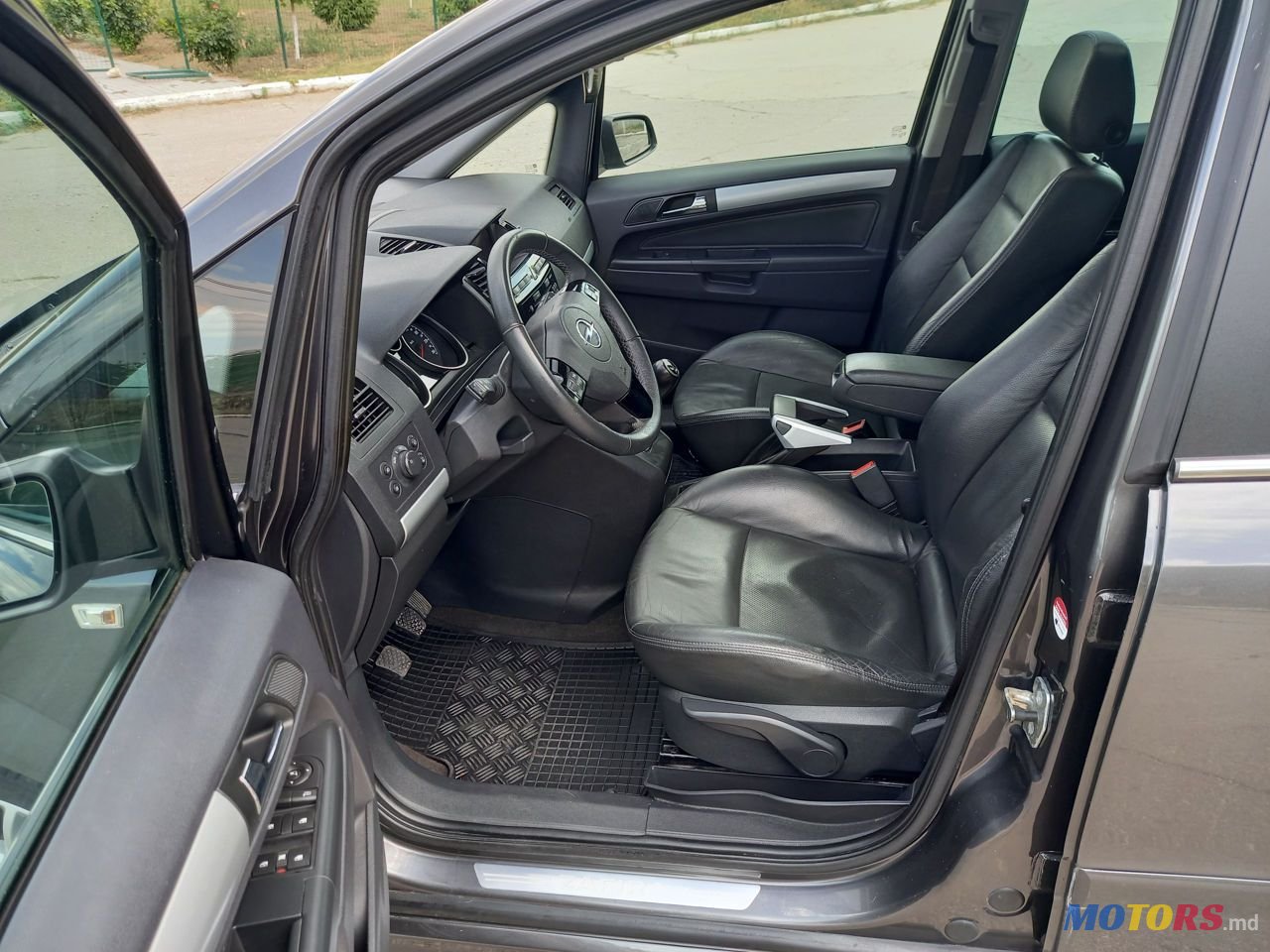 2009' Opel Zafira photo #5