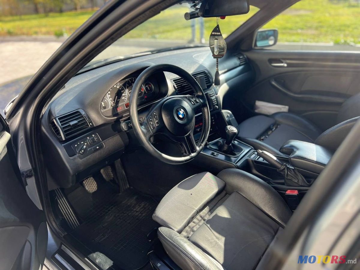 2005' BMW 3 Series Touring photo #2