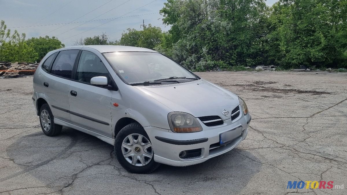 2001' Nissan Almera Tino photo #2