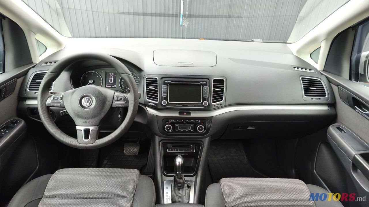 2011' Volkswagen Sharan photo #5