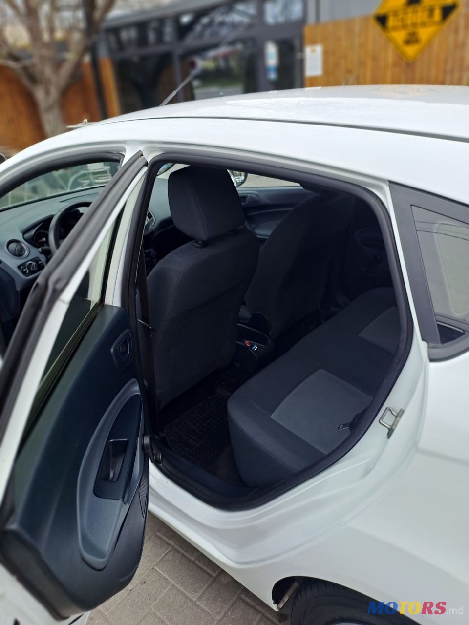 2010' Ford Fiesta photo #4