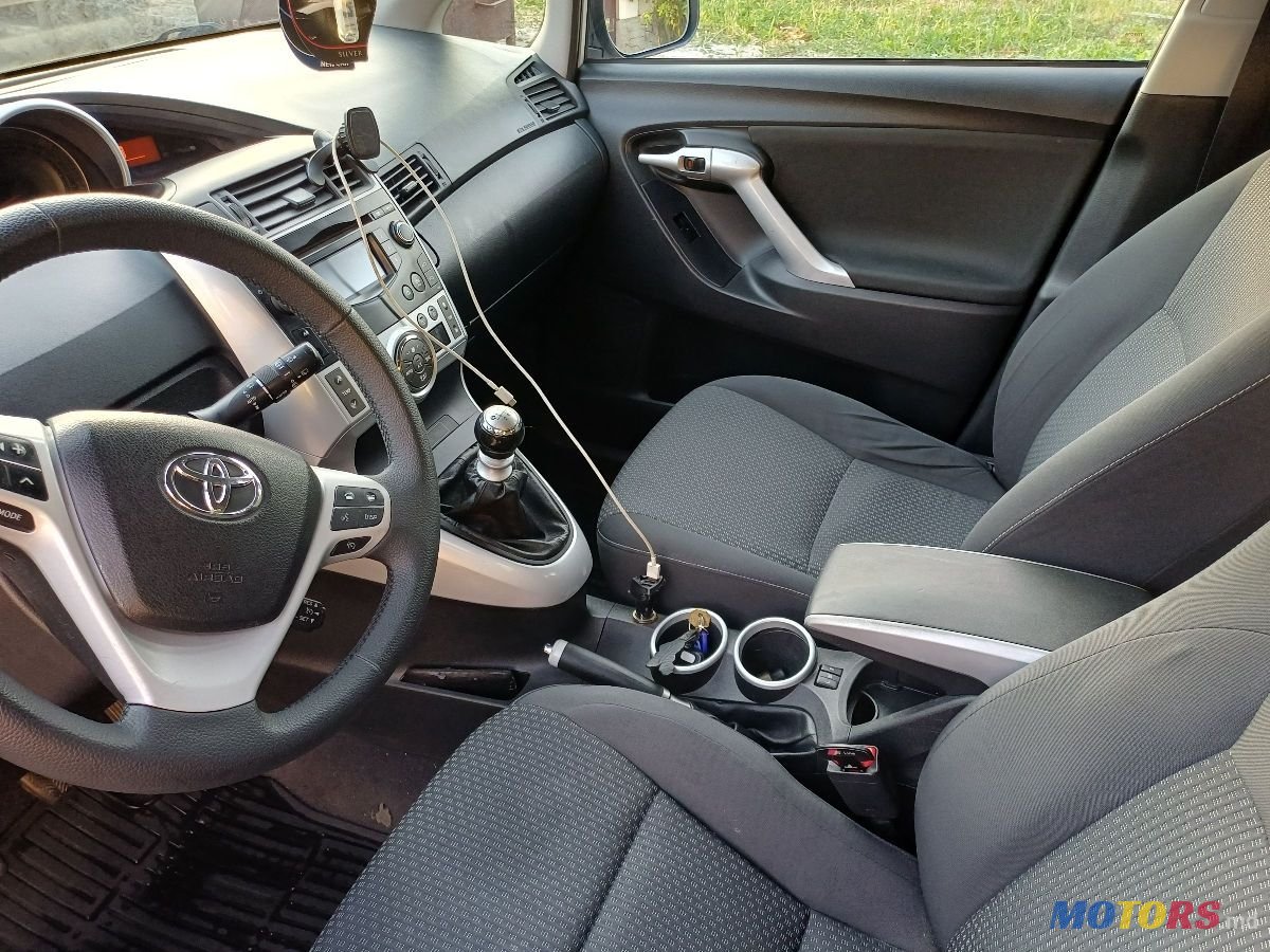 2010' Toyota Verso photo #4