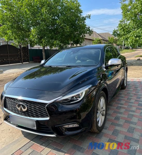 2016' Infiniti Q30 photo #1