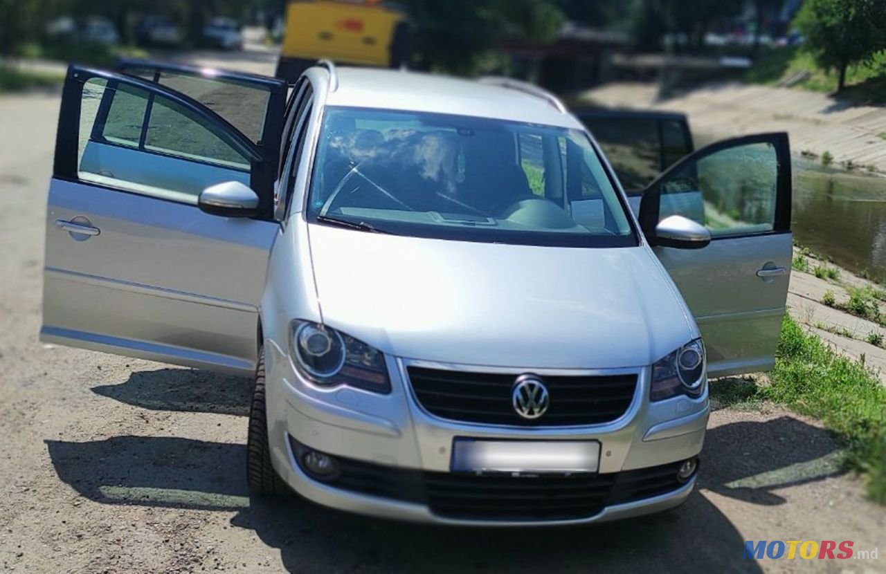 2010' Volkswagen Touran photo #2